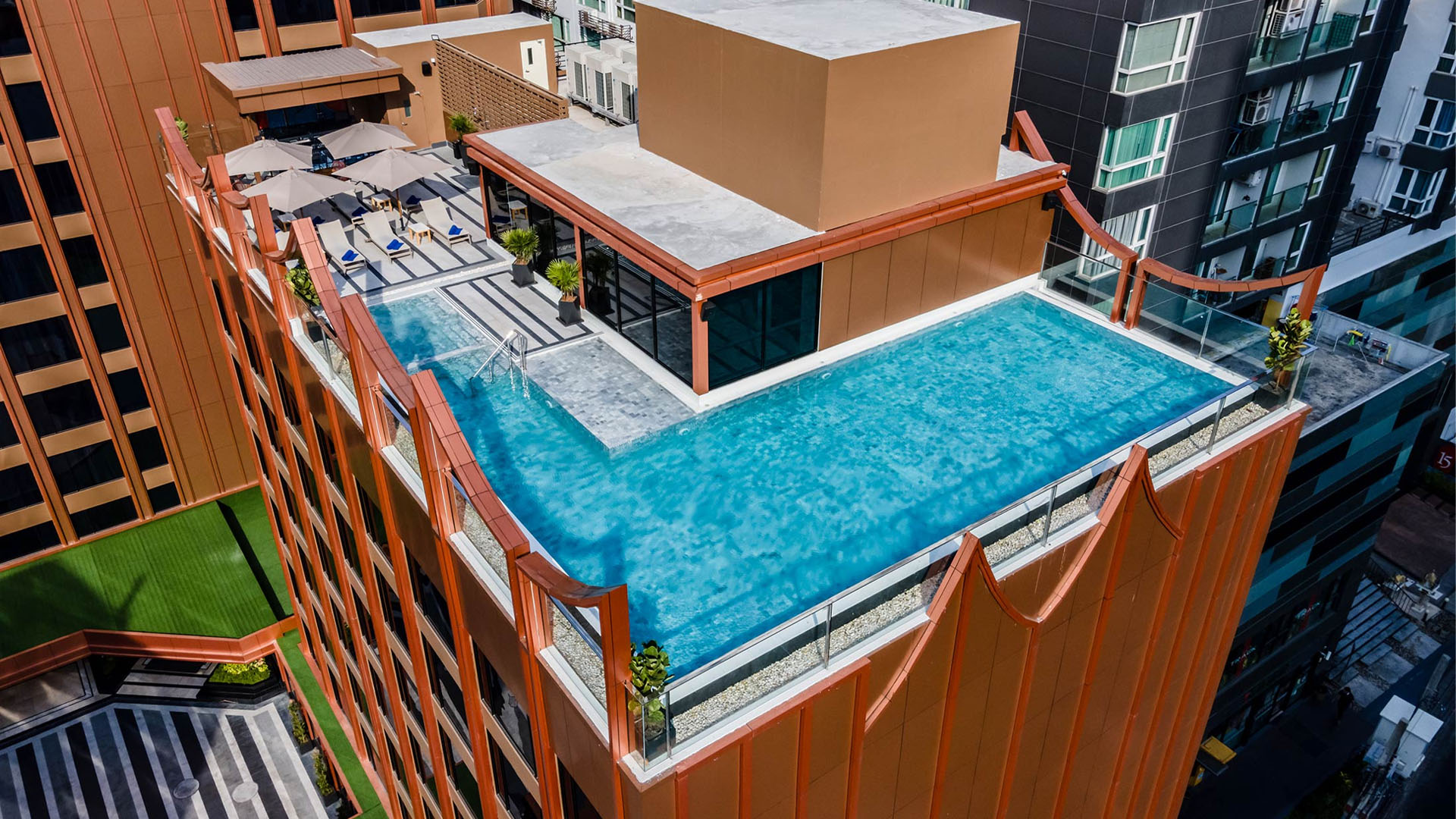 Experience the Best Sukhumvit Hotel for Rooftop Relaxation