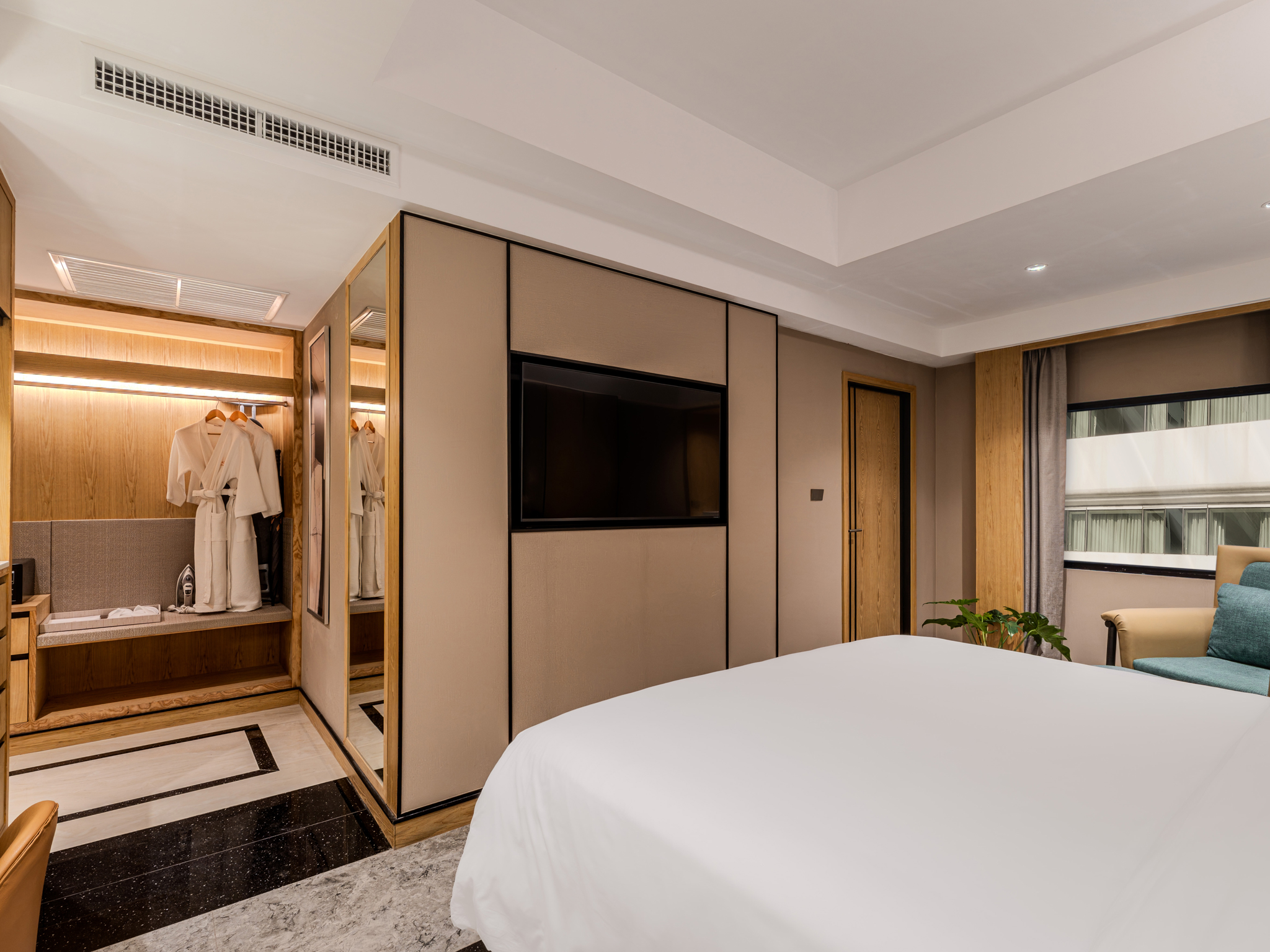 Grand Family Connecting Suite