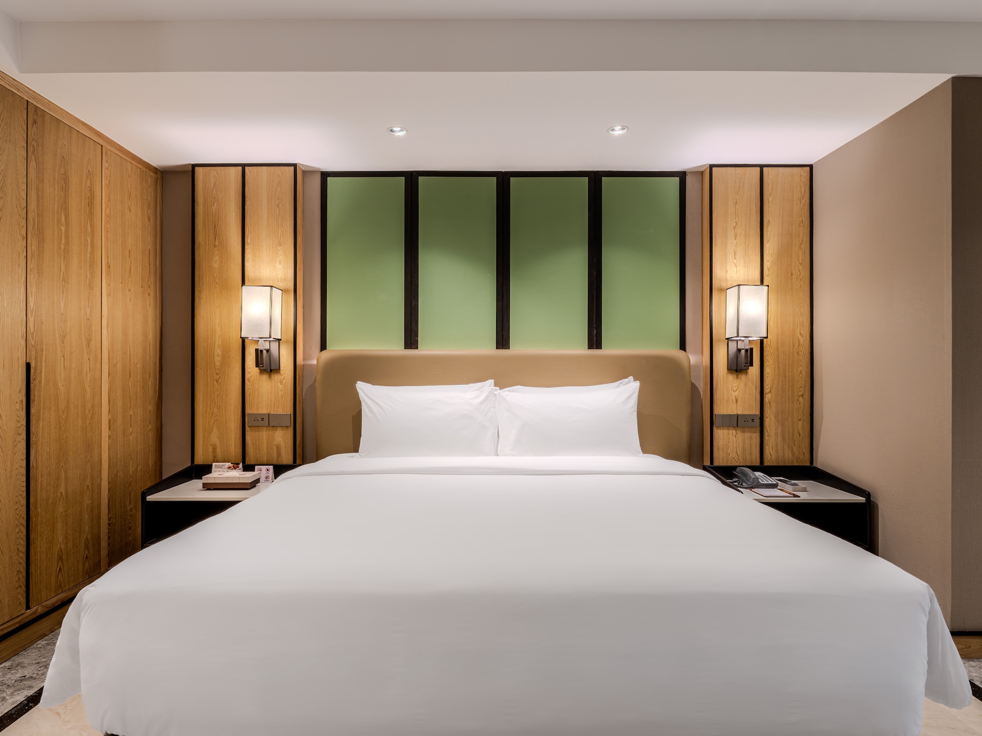 One-Bedroom Premier Corner Suite