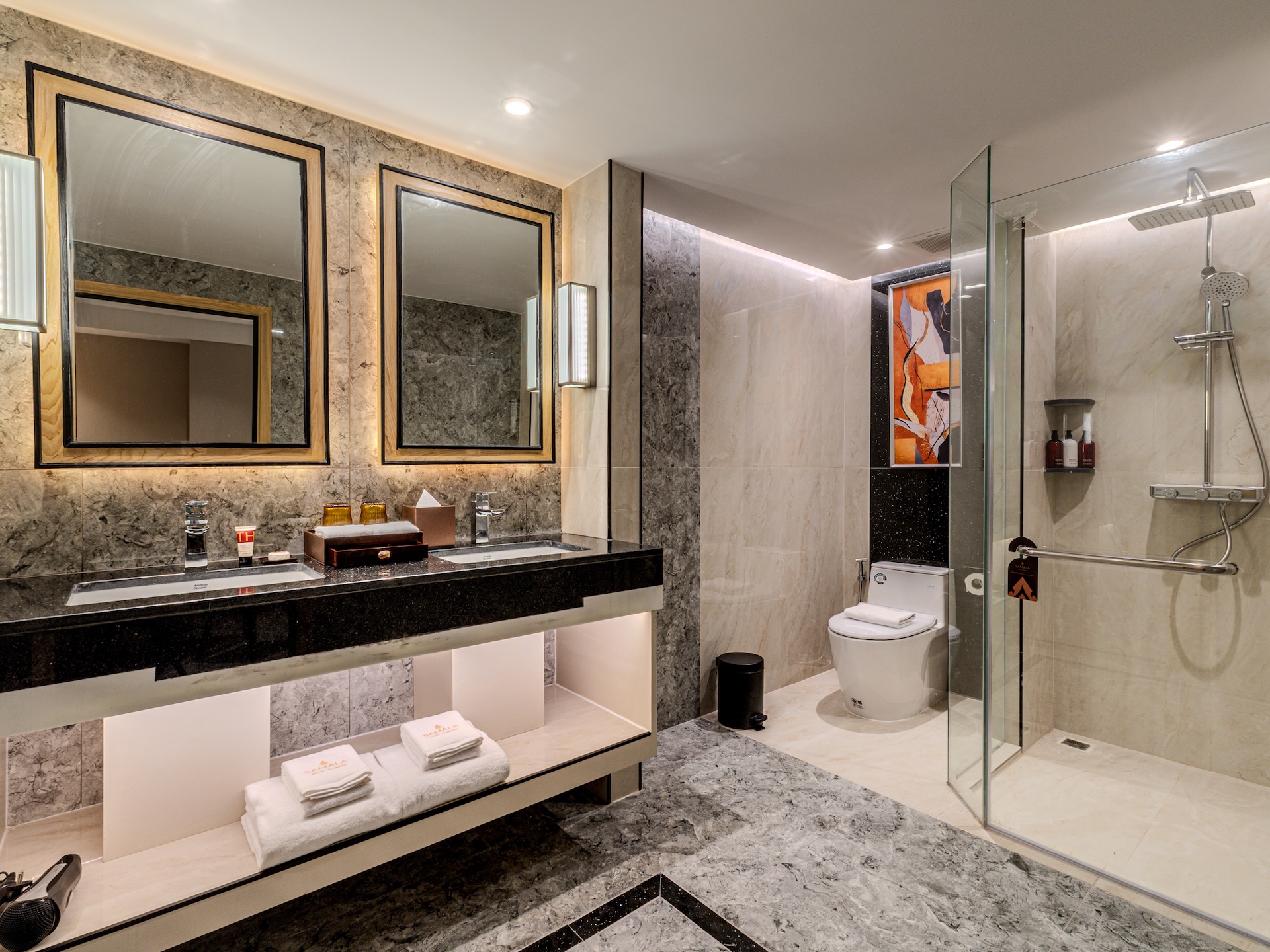 One-Bedroom Premier Corner Suite